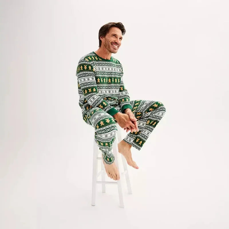 Grön pepparkaks-pyjamas till jul