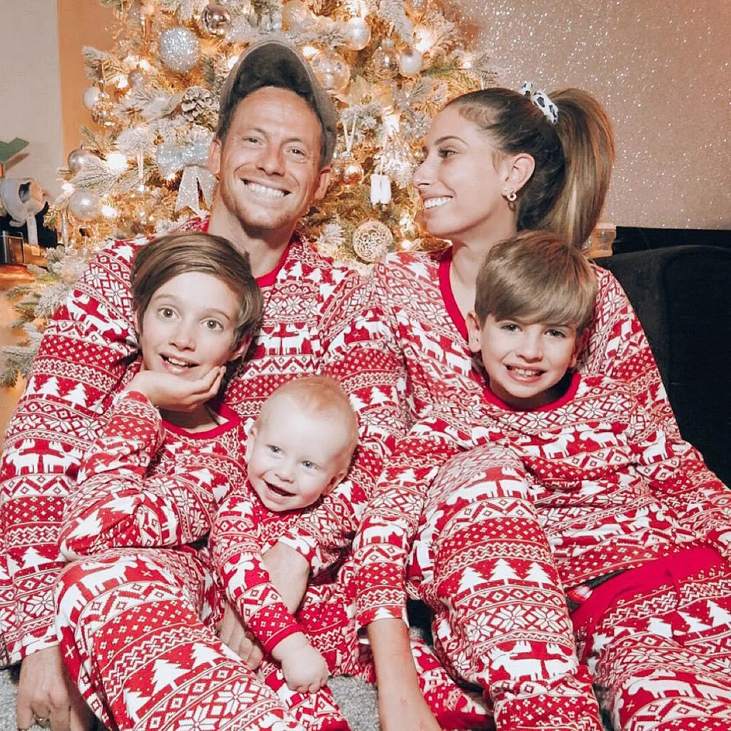 Randig julpyjamas för familjen