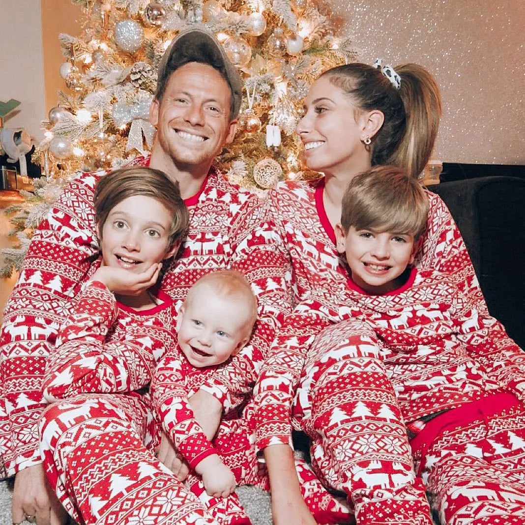 Randig julpyjamas för familjen