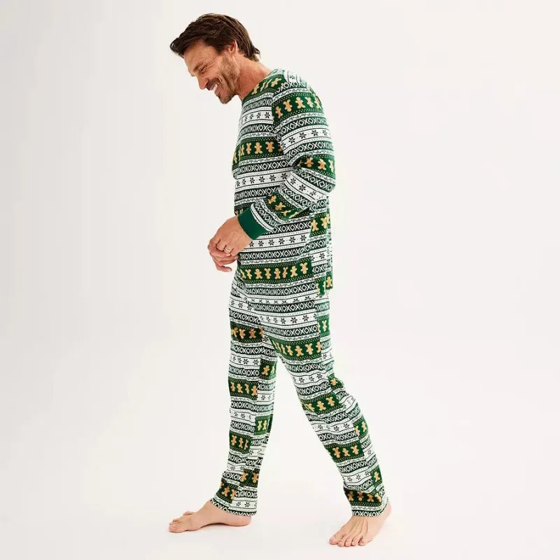 Grön pepparkaks-pyjamas till jul
